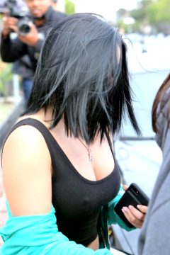 Ariel Winter Pokies While Out For A Haircut