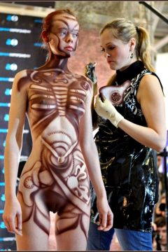 sexyrobotgirls:Body painted steampunk fembotLove it!via voyonsvoir
